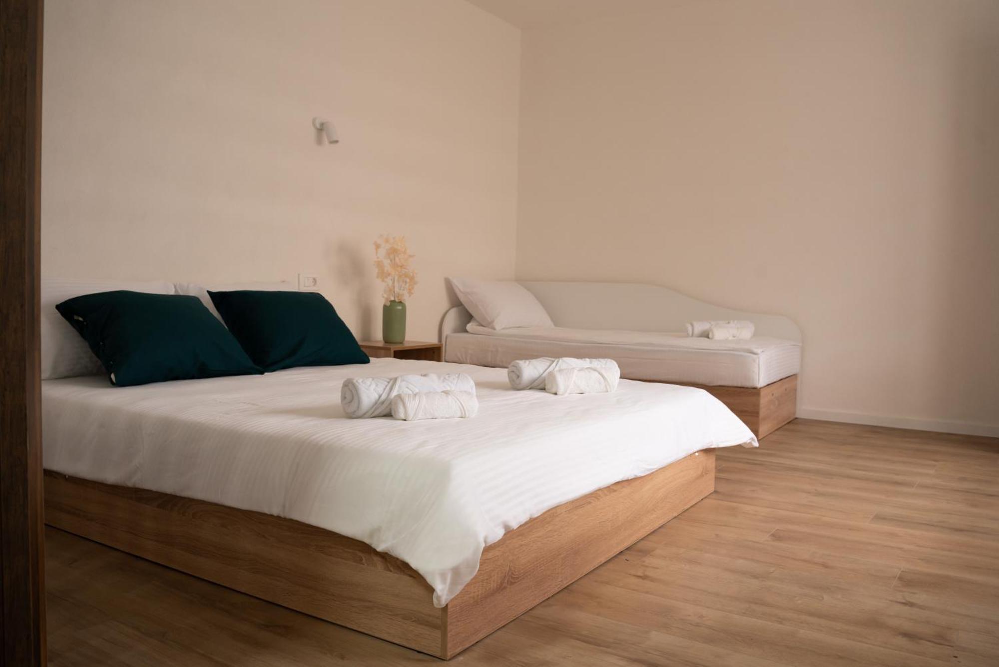 Iris Apartment